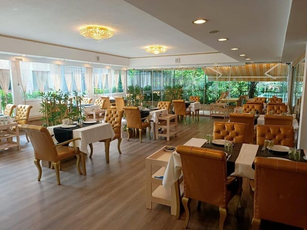 undefined Twins Hotel 9