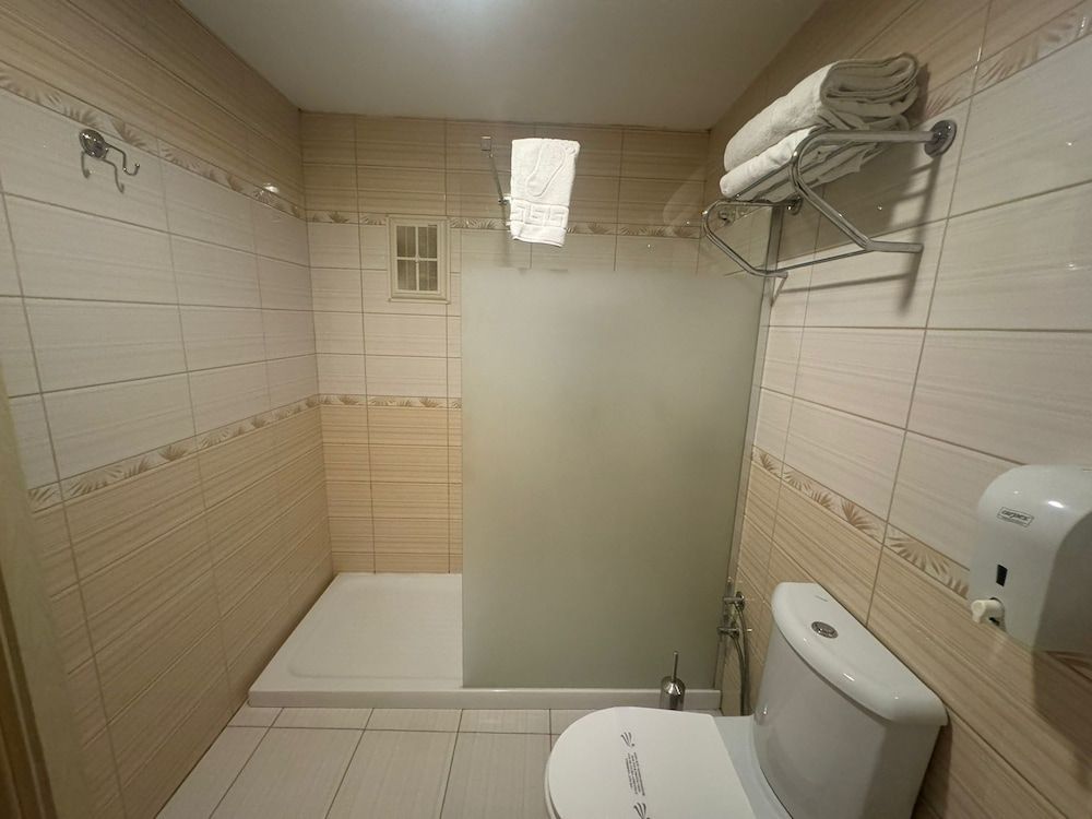 Twins Hotel Deluxe Double Room 6