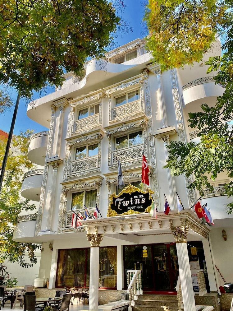 undefined Twins Hotel 4