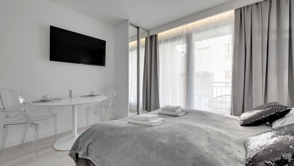 Deluxe Studio Suite (2 Adults)