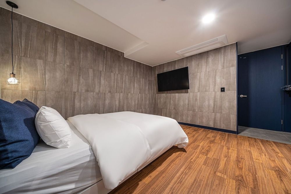 Stay Month Hotel Deluxe Double Room (Couple PC Room) 2