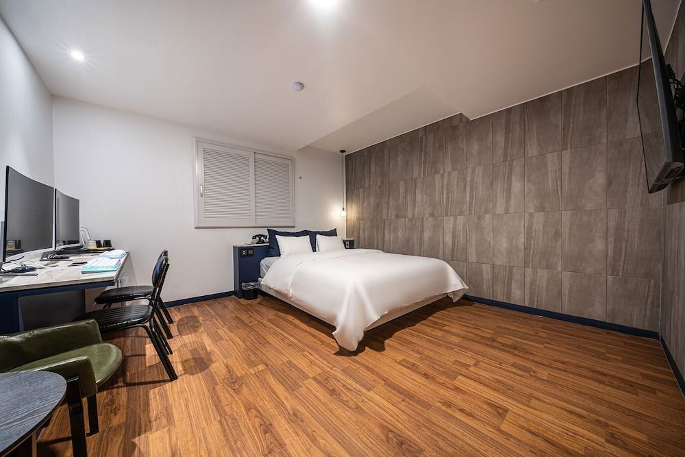 Stay Month Hotel Deluxe Double Room (Couple PC Room)