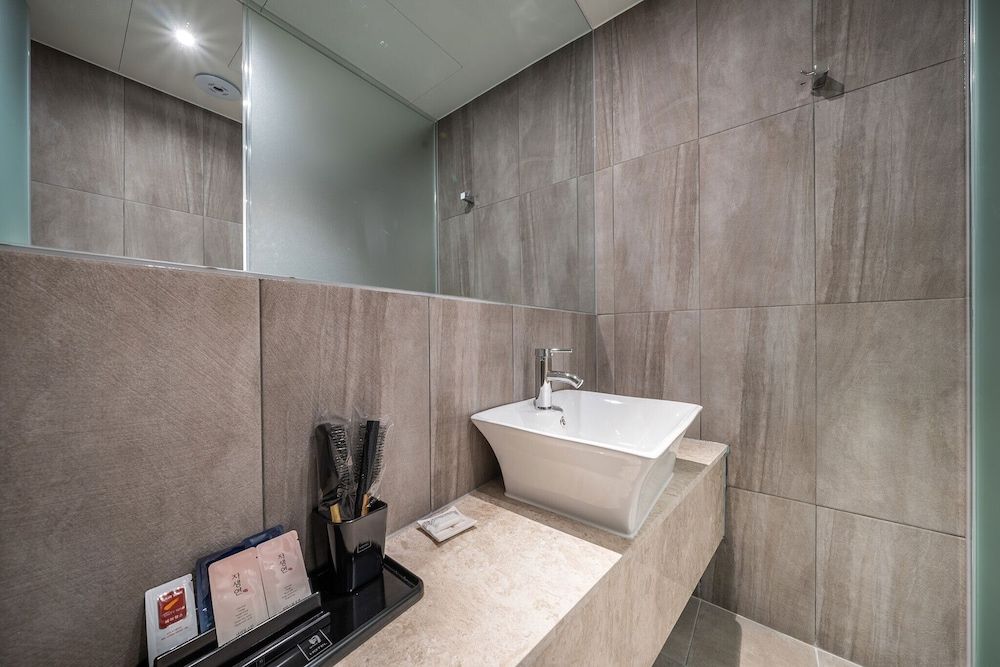 Stay Month Hotel Deluxe Double Room (Couple PC Room) 5