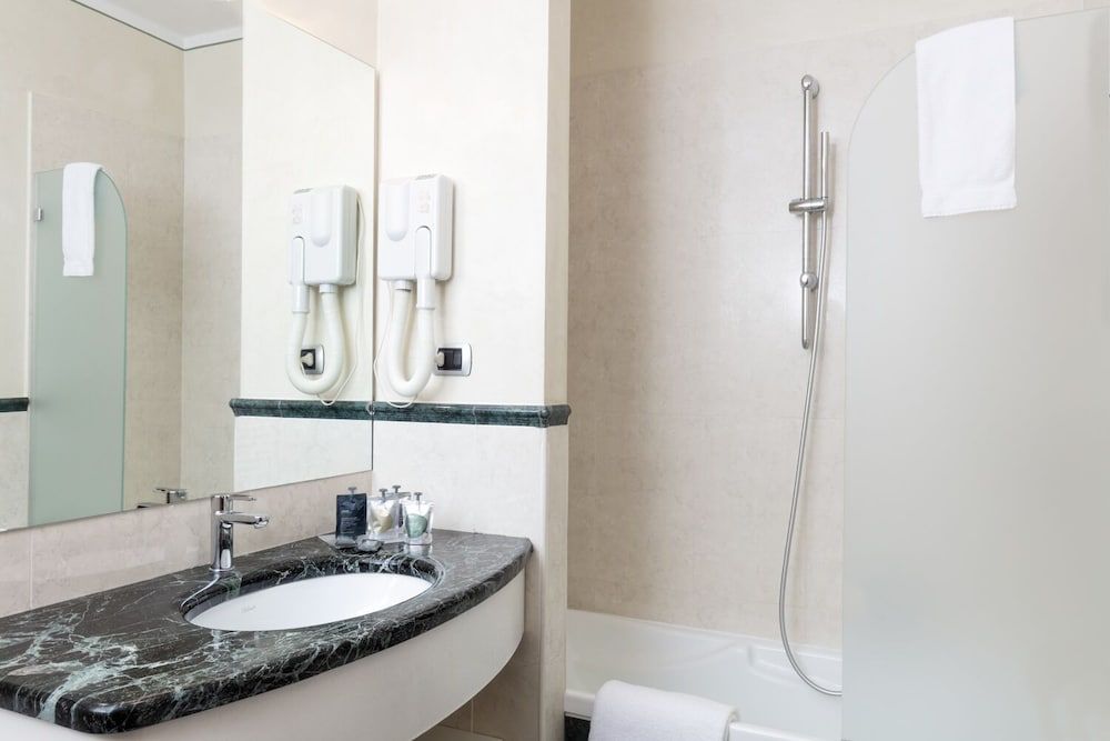 Garda Hotel Comfort Double Room 6