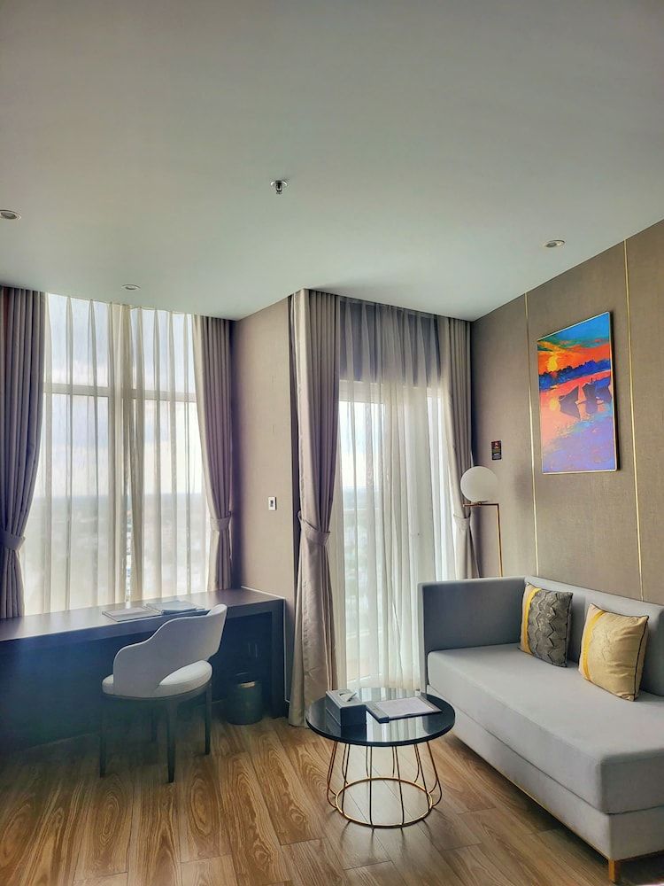 Diamond Stars Ben Tre Hotel Signature Deluxe King Bed Room 3