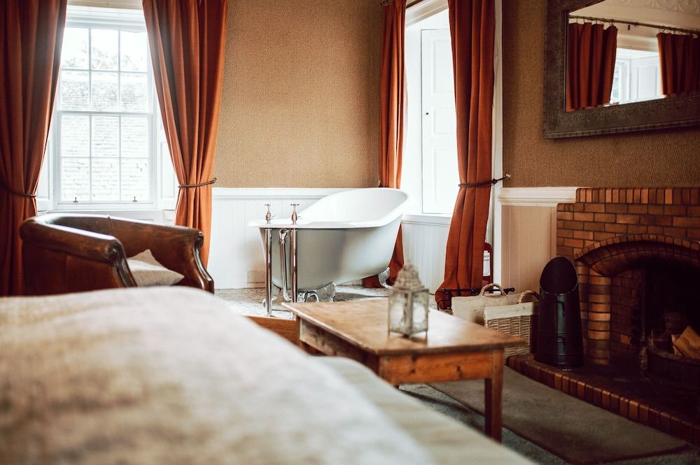 The George Hotel Deluxe Double Room 8