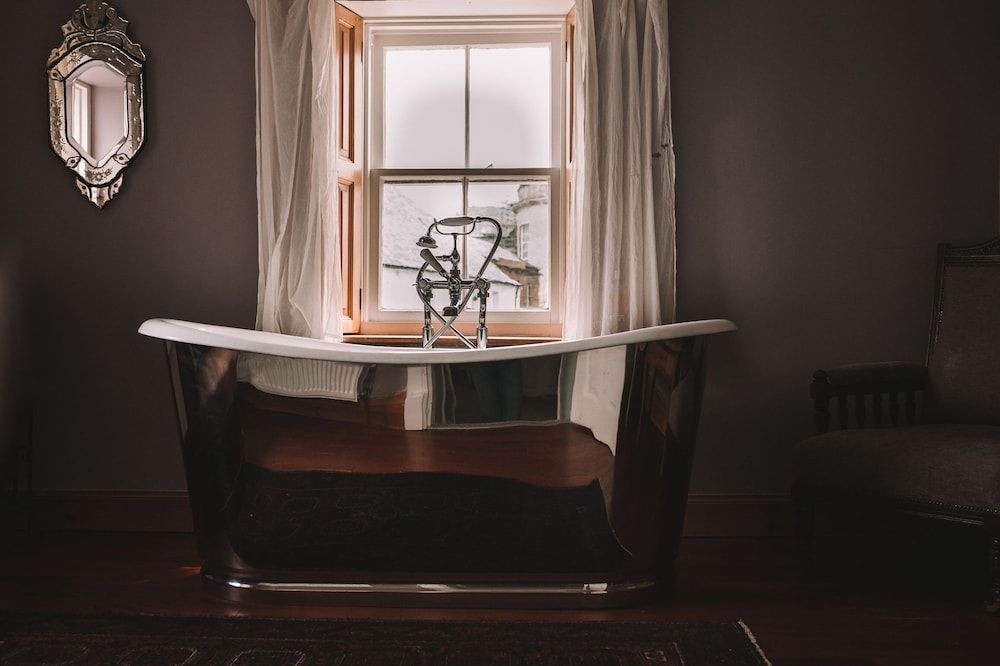 The George Hotel Deluxe Double Room 3