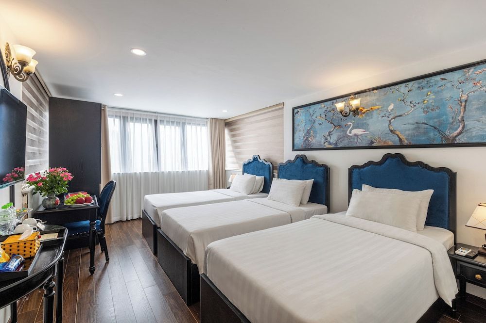 Hanoi House Hotel & Travel Deluxe Triple Room 4