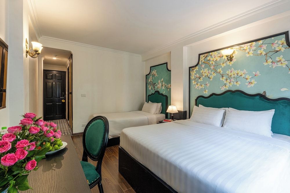 Hanoi House Hotel & Travel Deluxe Triple Room