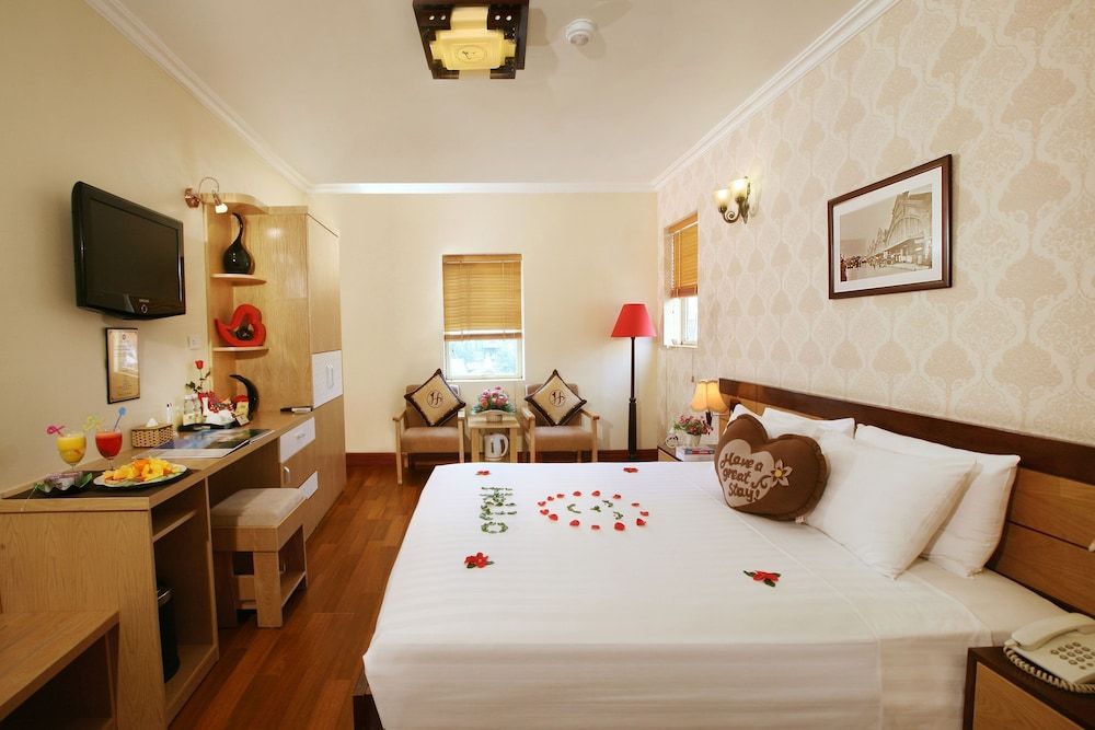 Hanoi House Hostel & Travel Deluxe Double or Twin Room 4