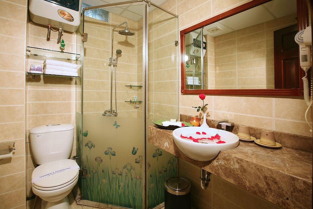 Hanoi House Hostel & Travel Deluxe Double or Twin Room 5