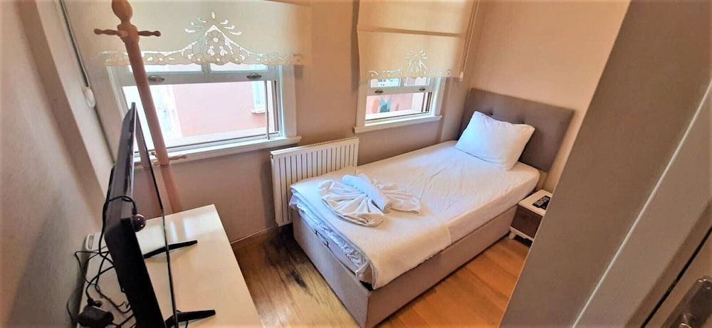 undefined Valide I Suit 5