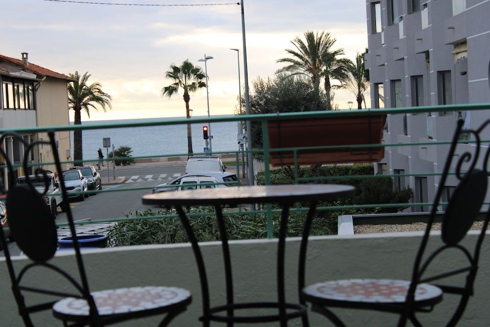 La Villa des Oliviers Double Room, Partial Sea View 3