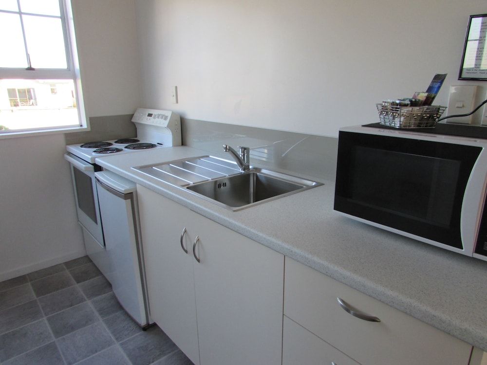 Fitzherbert Court Motel Standard Suite, 1 Bedroom, Non Smoking, Kitchen 5