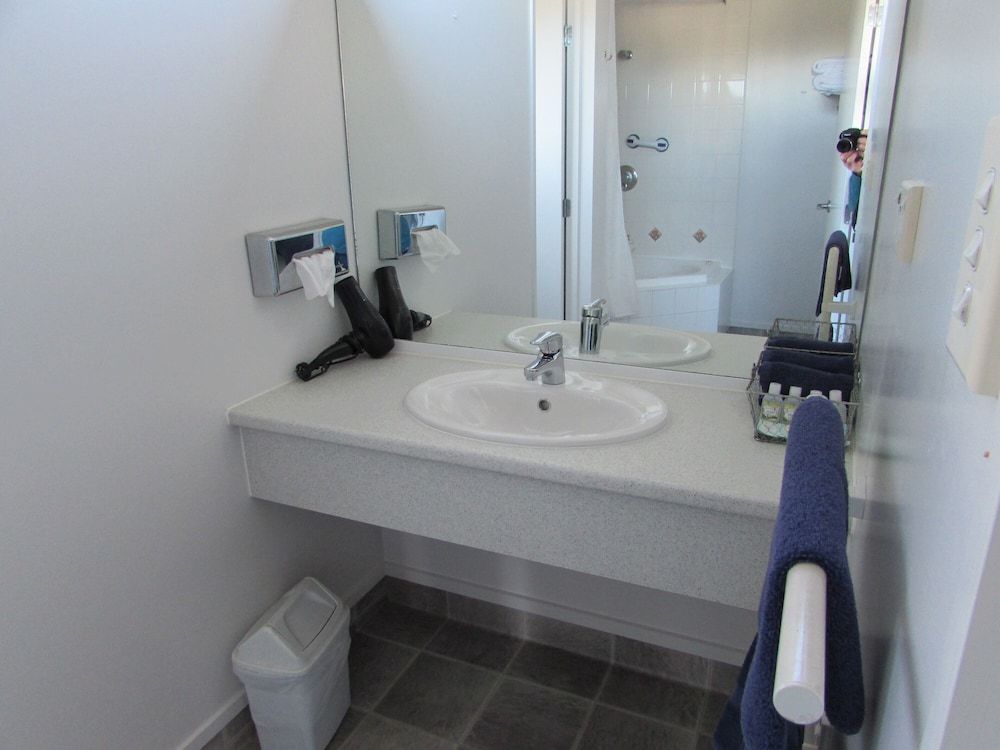 Fitzherbert Court Motel Standard Studio, Non Smoking, Kitchenette (Spa Bath Studio) 6
