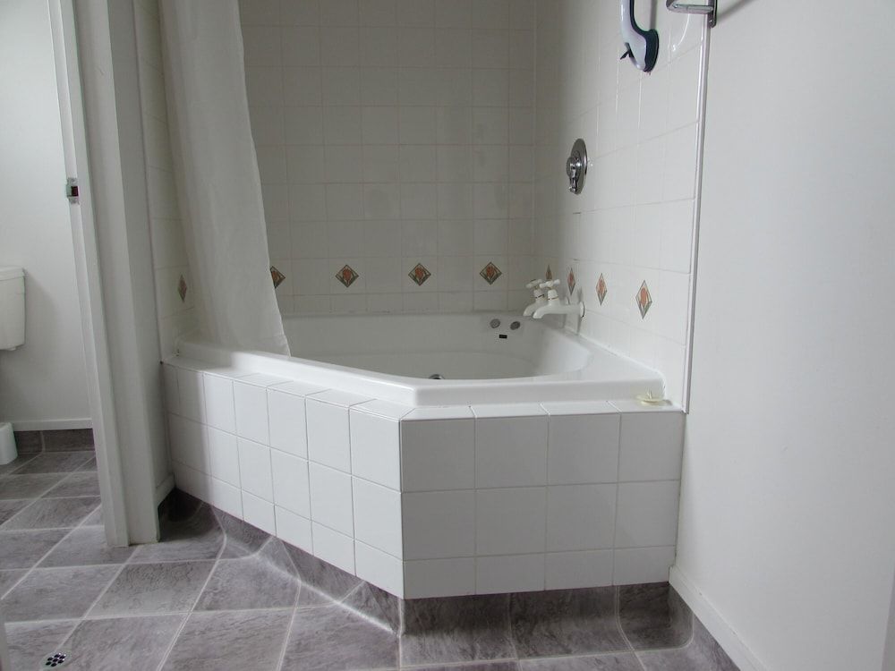 Fitzherbert Court Motel Standard Suite, 2 Bedrooms, Non Smoking, Kitchen (Suite) 8