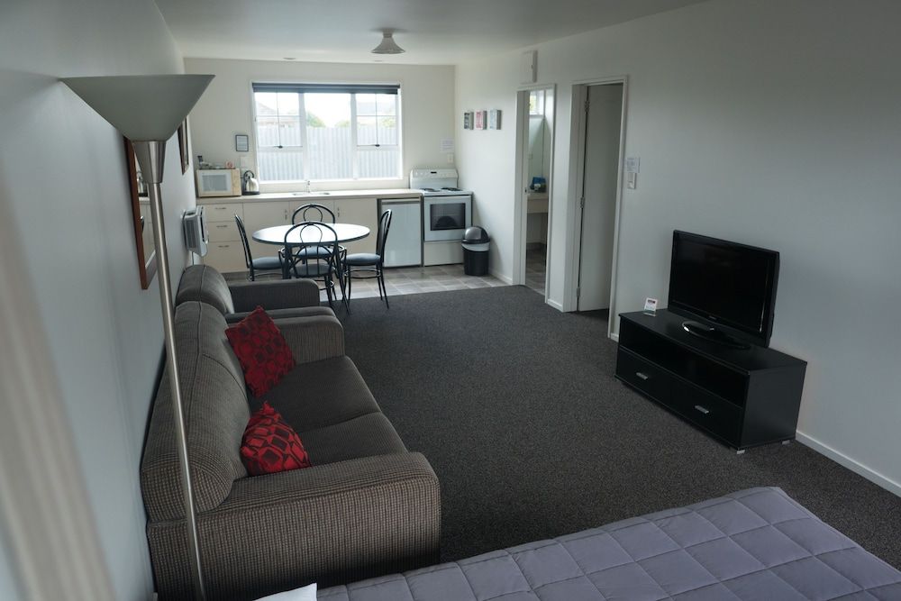 Fitzherbert Court Motel Standard Suite, 2 Bedrooms, Non Smoking, Kitchen (Suite) 7