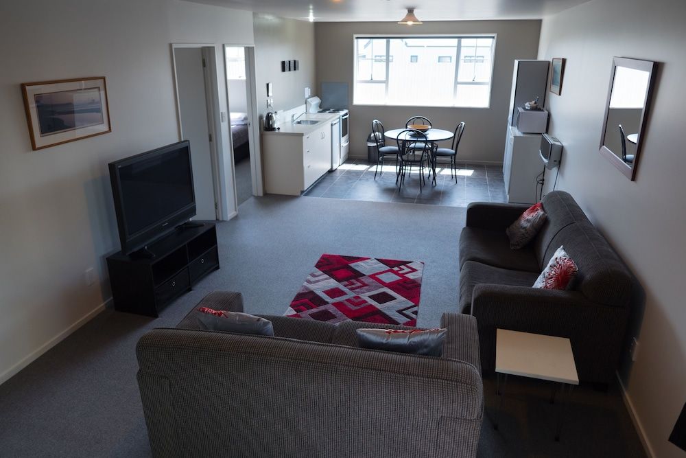 Fitzherbert Court Motel Standard Suite, 2 Bedrooms, Non Smoking, Kitchen (Suite) 6