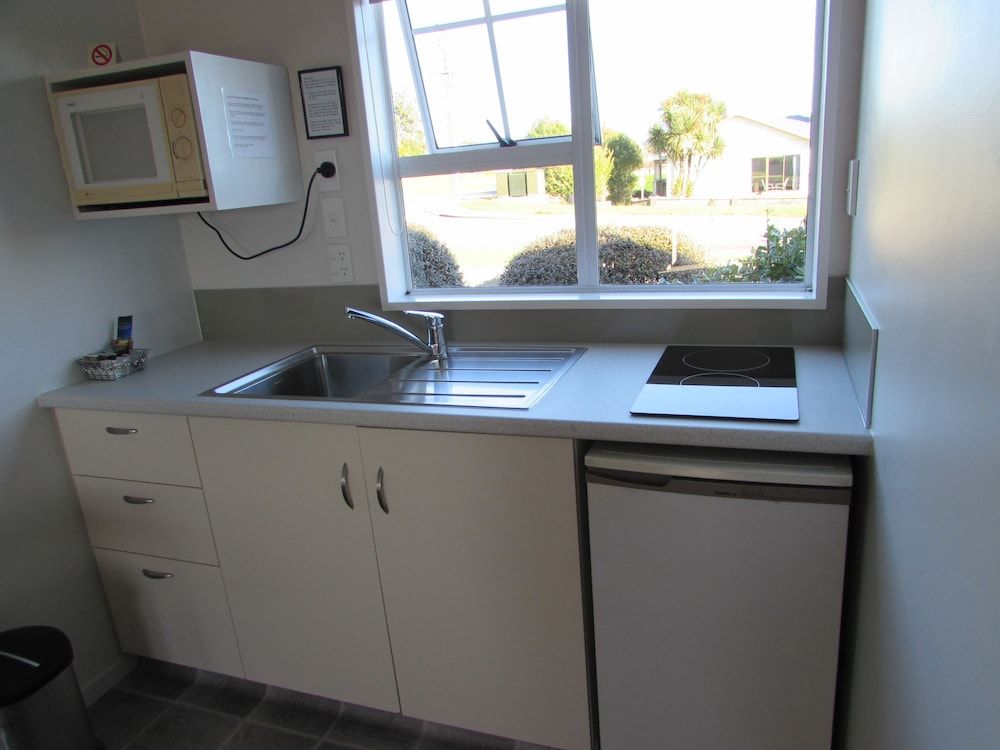 Fitzherbert Court Motel Standard Studio, Non Smoking, Kitchenette (Spa Bath Studio) 3