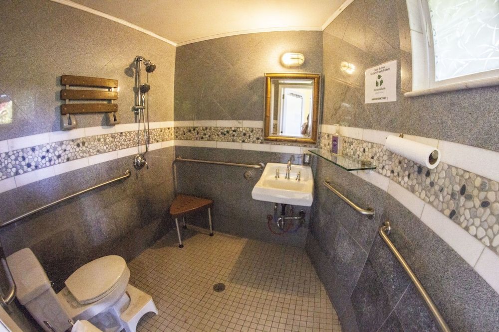 Hawaiian Sanctuary Traditional Double Room, 1 Queen Bed, Accessible, Garden View 3