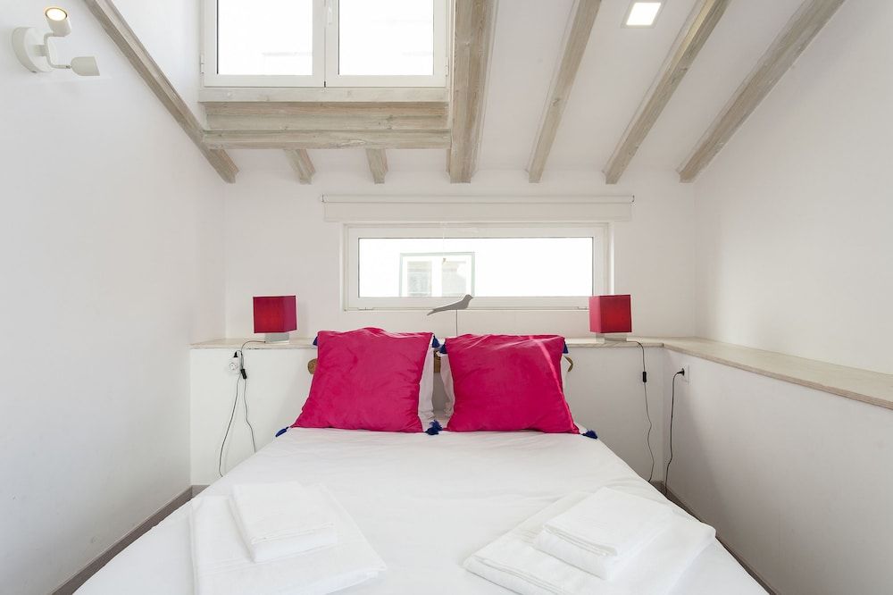 undefined ALTIDO Urban 2BR apartment in Alfama 3