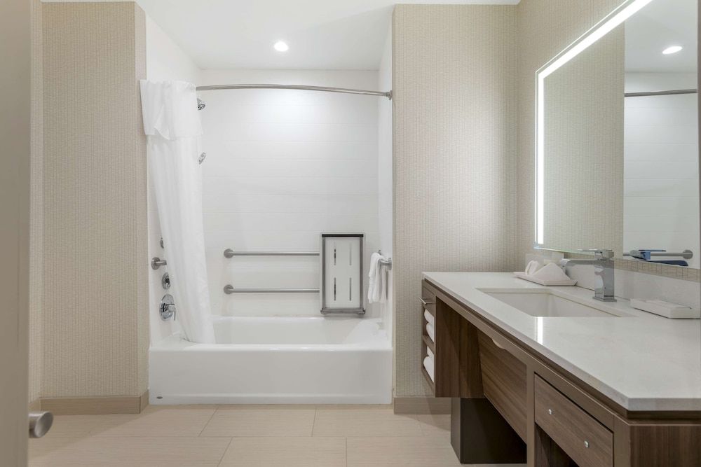 Studio, 1 King Bed, Accessible, Bathtub (Mobility & Hearing)