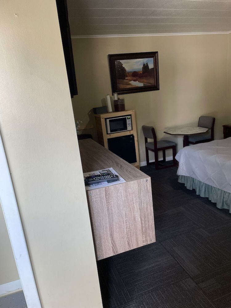 Fiesta City Motel Deluxe Room, 1 King Bed, Non Smoking 25