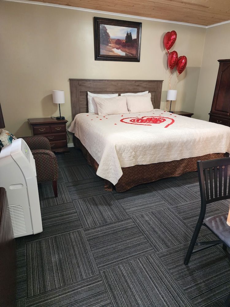 Fiesta City Motel Deluxe Room, 1 King Bed, Non Smoking 15