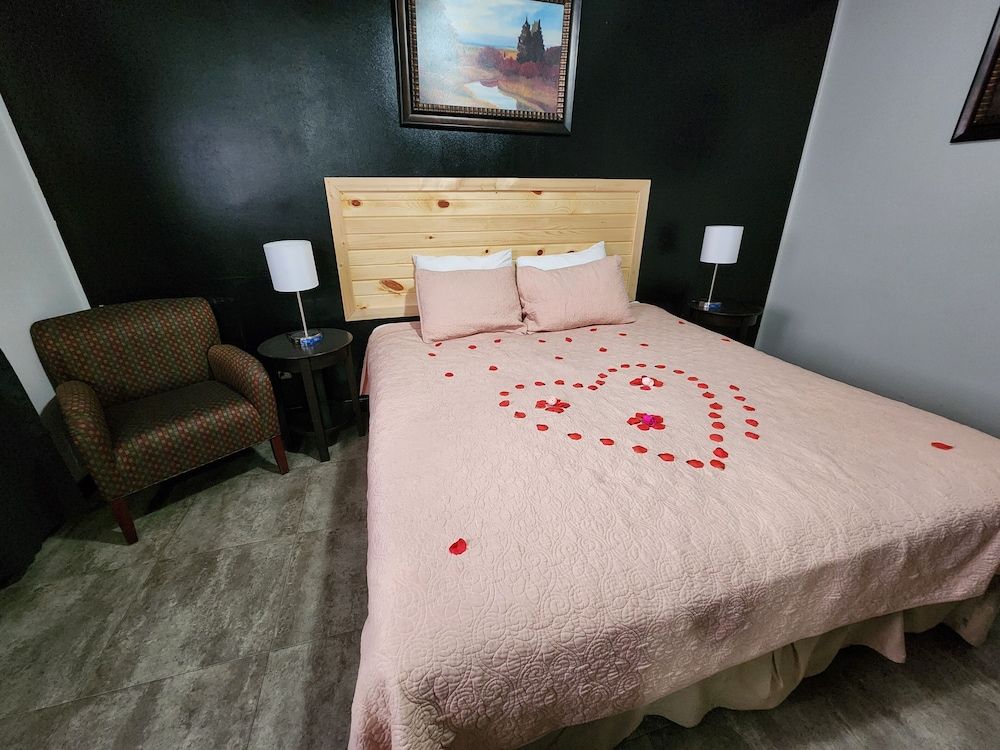 Fiesta City Motel Deluxe Room, 1 King Bed, Non Smoking 13