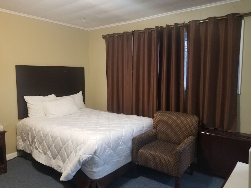 Fiesta City Motel Deluxe Room, 1 King Bed, Non Smoking 2