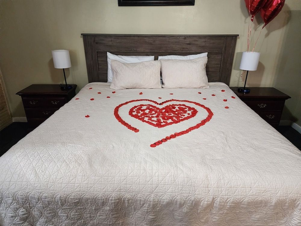 Fiesta City Motel Deluxe Room, 1 King Bed, Non Smoking 17