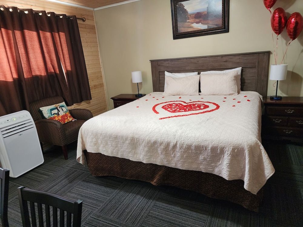 Fiesta City Motel Deluxe Room, 1 King Bed, Non Smoking 20