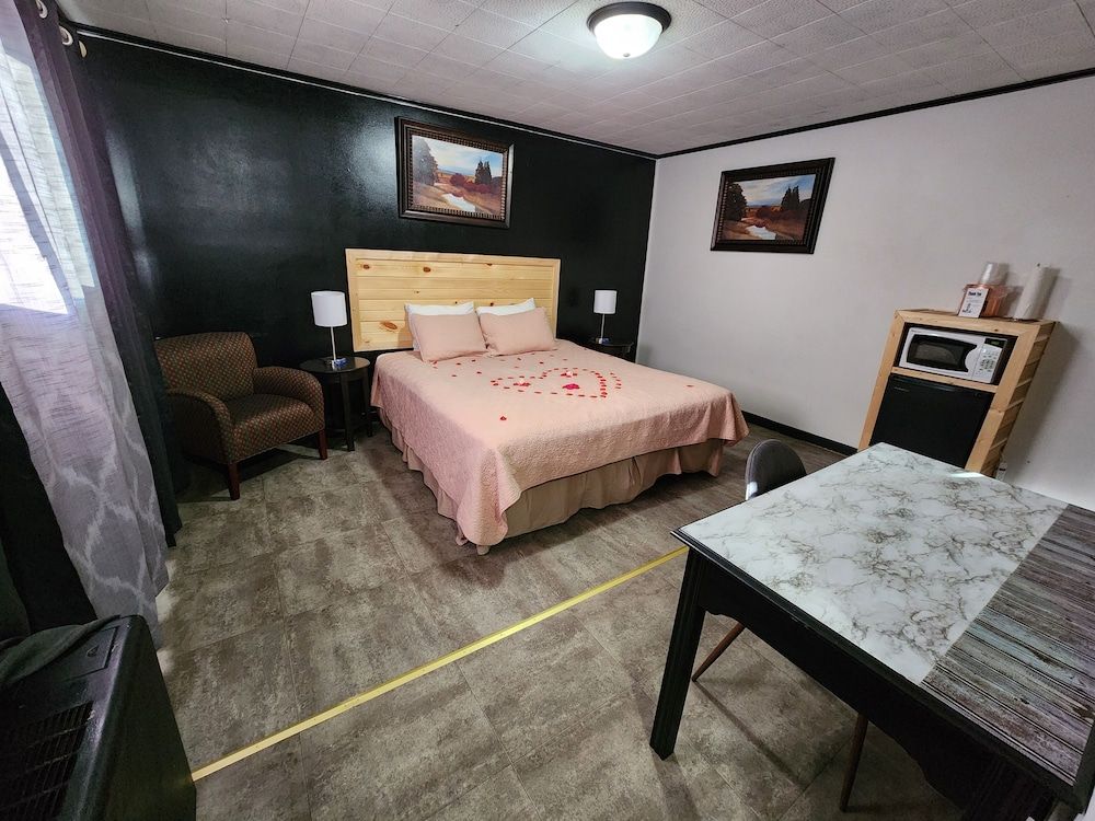 Fiesta City Motel Deluxe Room, 1 King Bed, Non Smoking 12