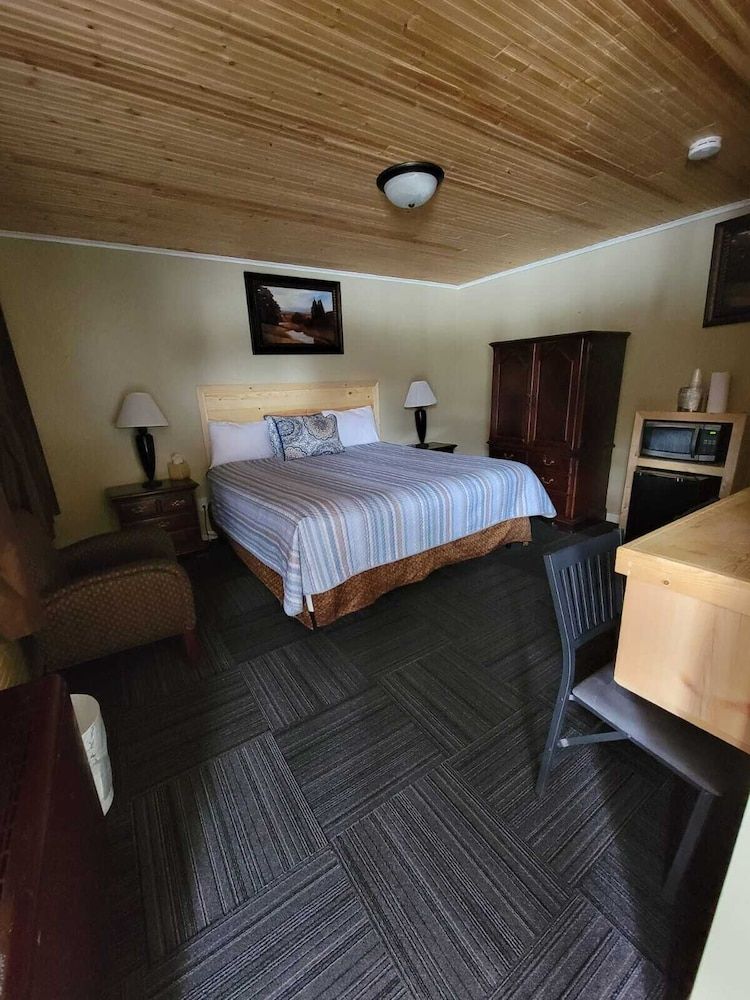 Fiesta City Motel Deluxe Room, 1 King Bed, Non Smoking 7