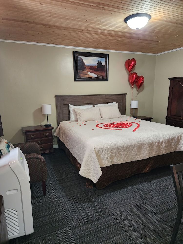 Fiesta City Motel Deluxe Room, 1 King Bed, Non Smoking 18