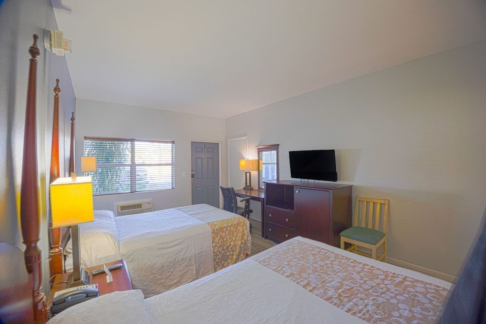 Sunrise Inn by OYO Titusville FL Room, 2 Double Beds, Non Smoking, Kitchenette 4