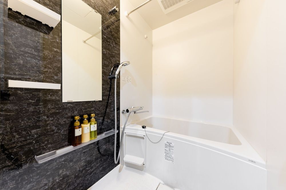 Takuto Stay Sakaisuji-Honmachi Deluxe Twin Room 9