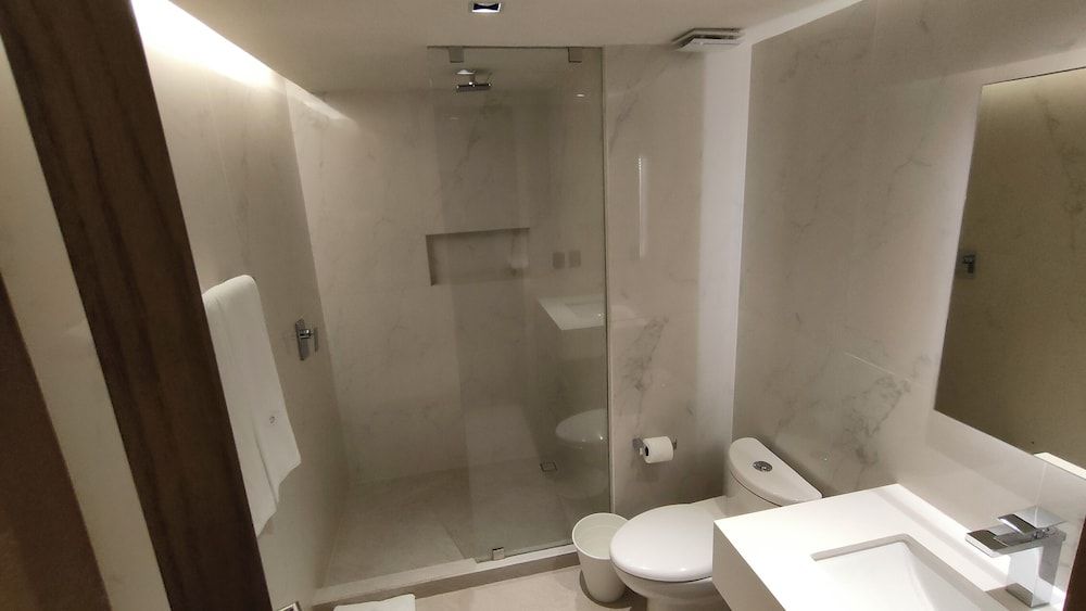 Alia Inn Boutique WTC Doble Suite Queen 4