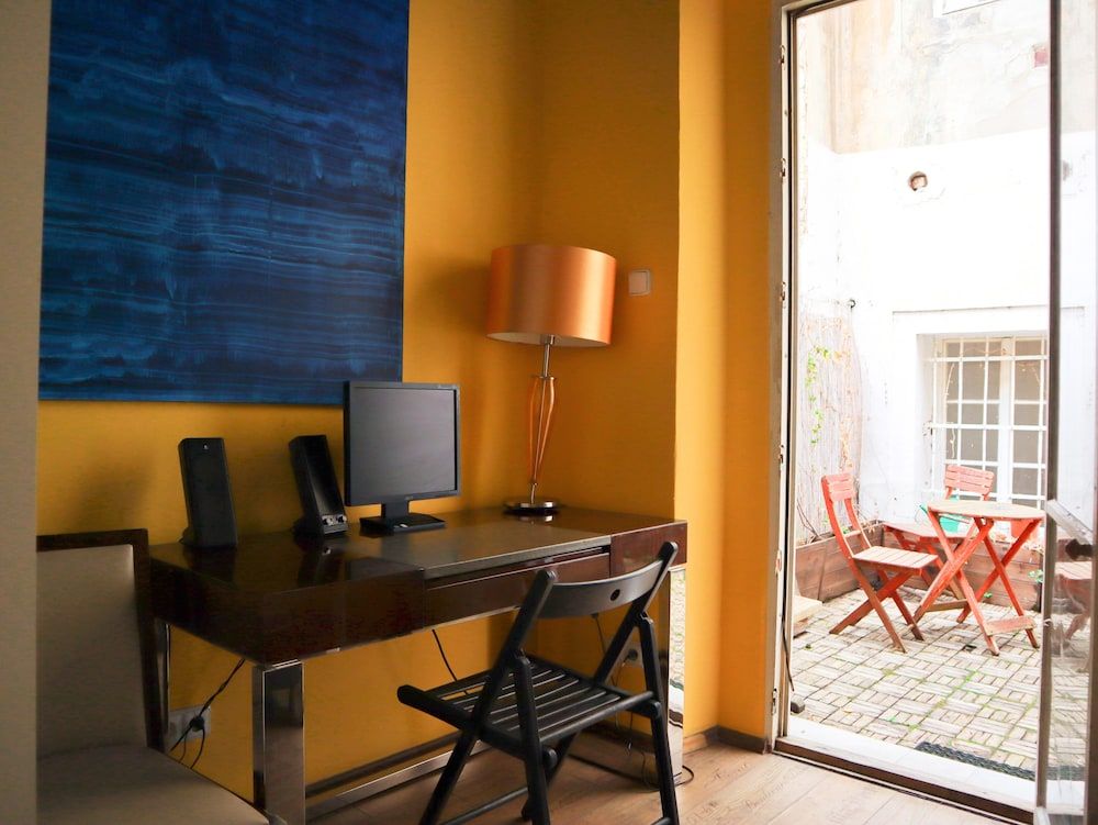 undefined Charles Bridge Economic Hostel 4