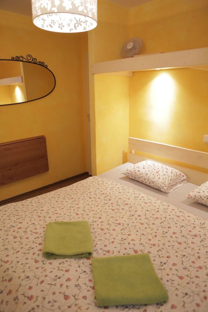 undefined Charles Bridge Economic Hostel 8