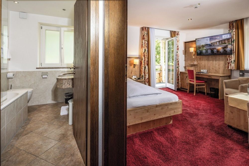 Alm- & Wellnesshotel Alpenhof Comfort Single Room 4