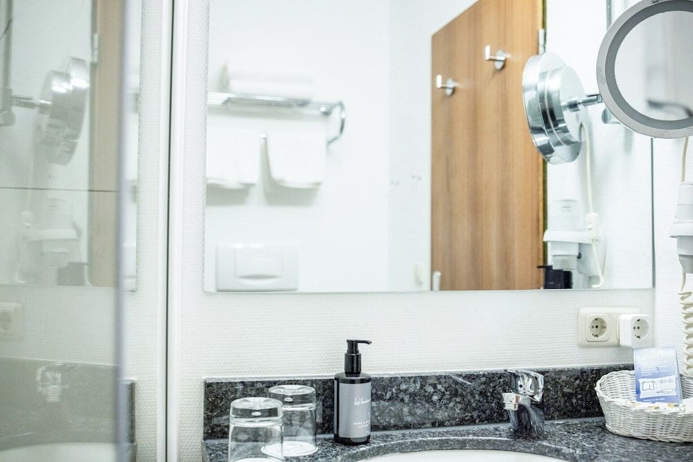 Alm- & Wellnesshotel Alpenhof Basic Double Room 3