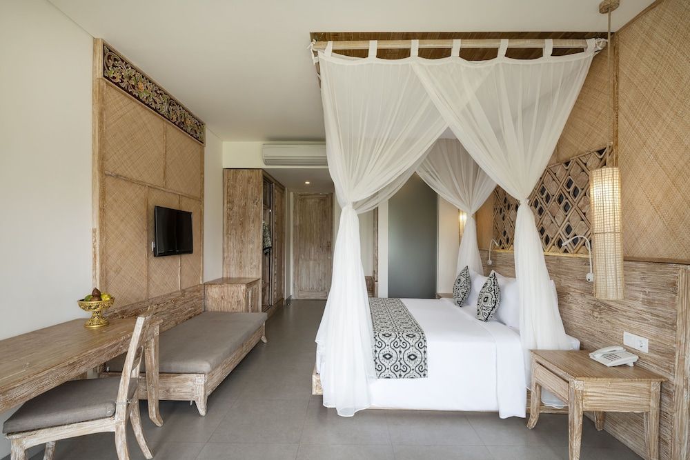 Suite with Pool View