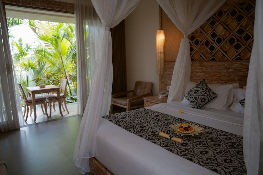 Suite with Pool Access