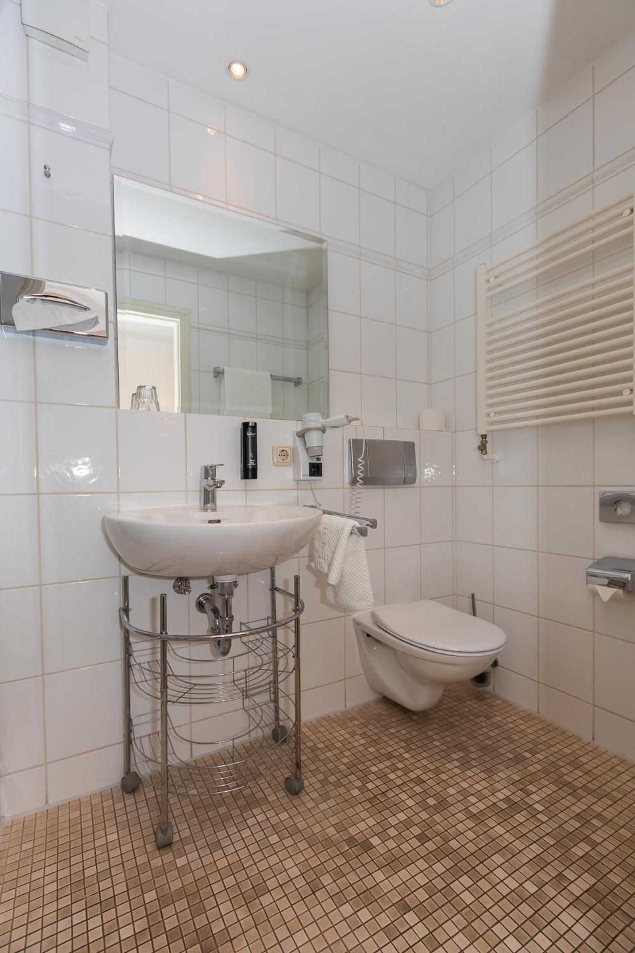 Kleines Doppelzimmer - Französisches Bett (55 in breit) - keine Hunde erlaubt