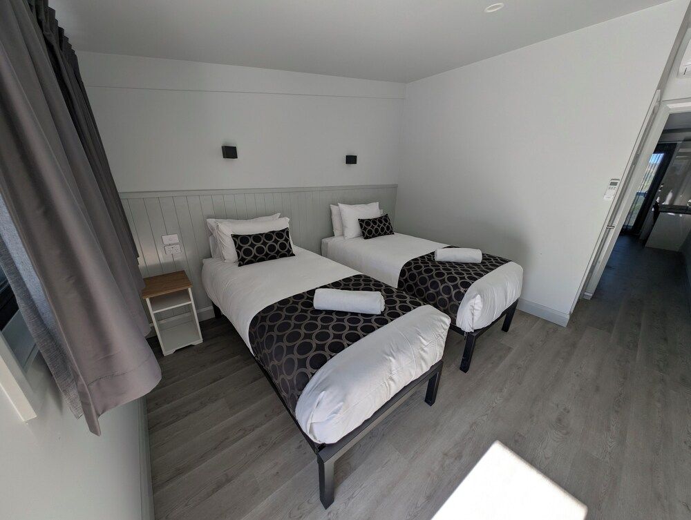 Cooma High Country Motel Executive Twin Room 3