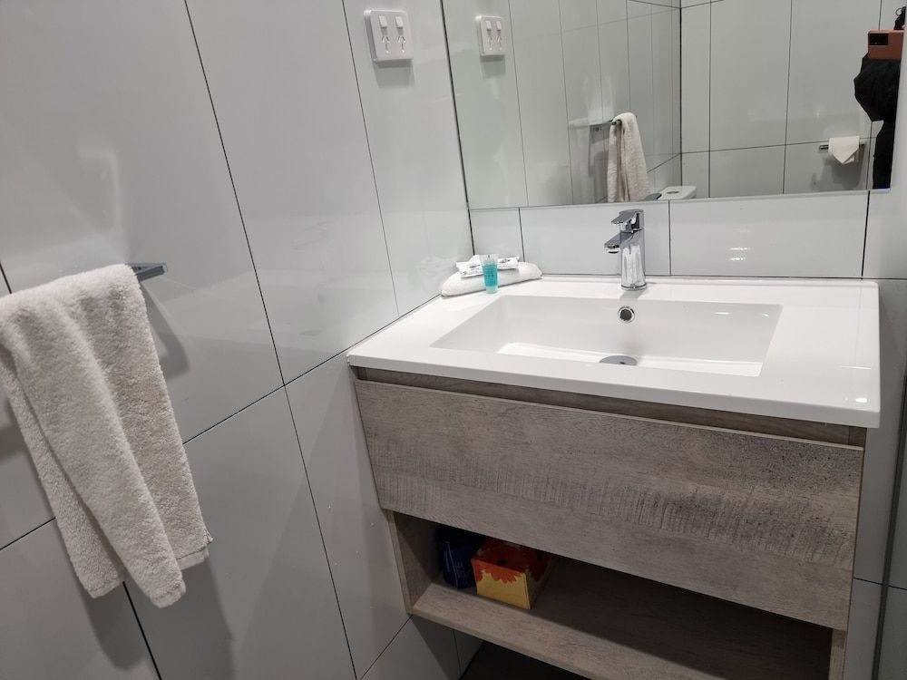 Cooma High Country Motel 4 Share Room 7