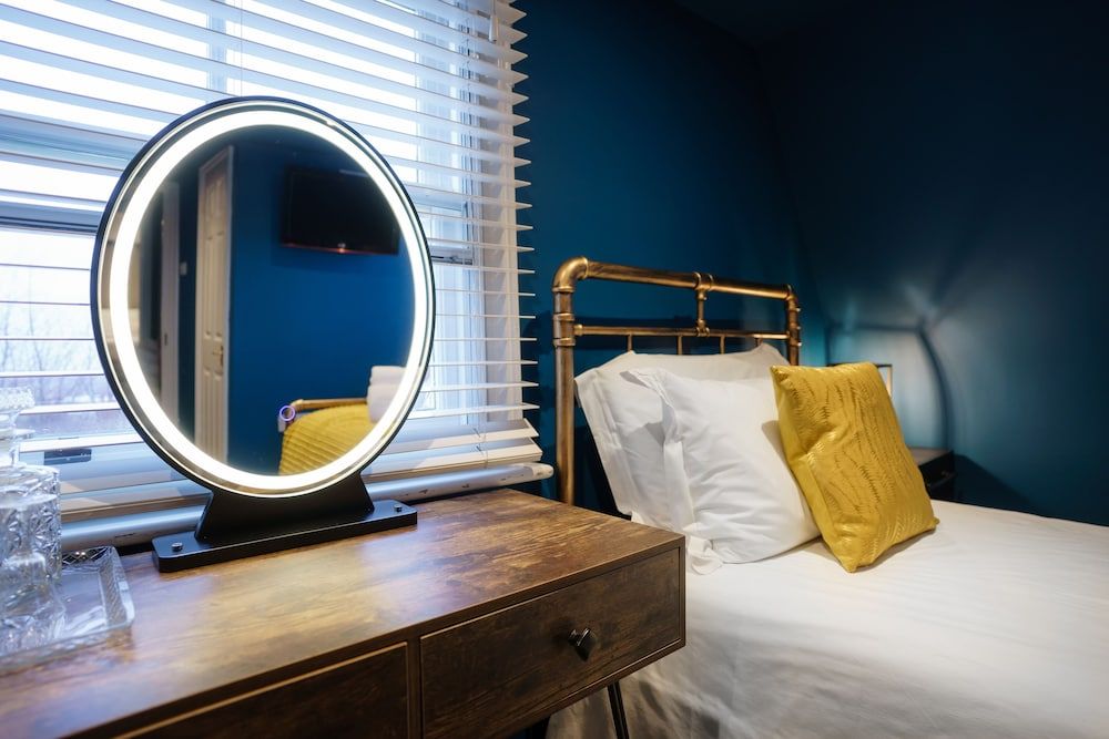 The Limes Deluxe Twin Room 6