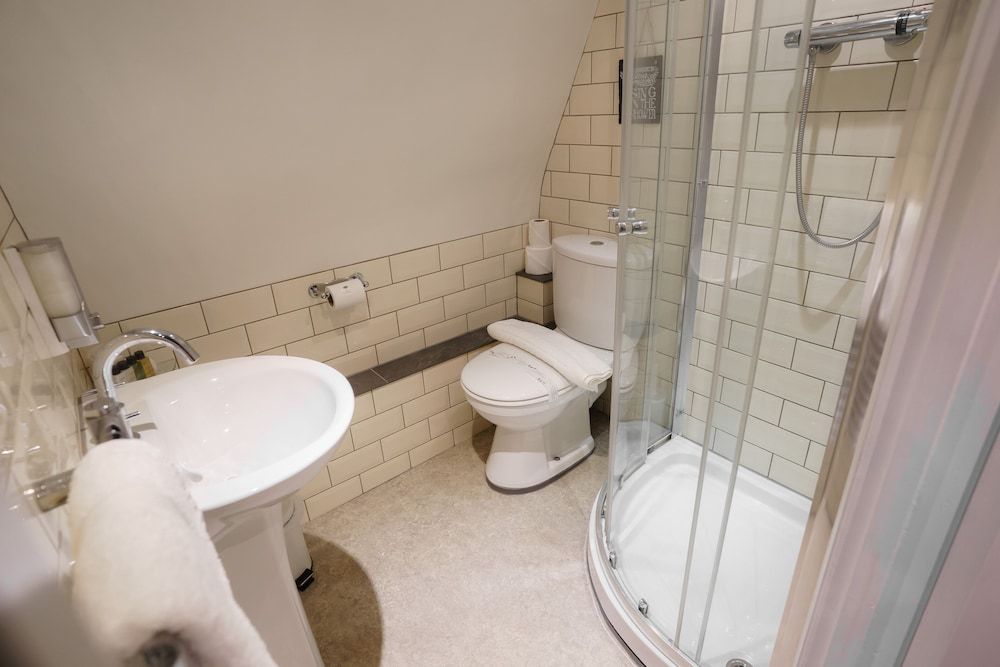 The Limes Deluxe Twin Room 4