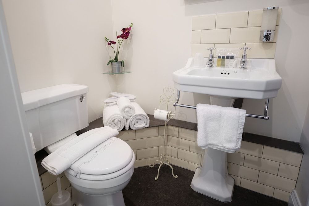 The Limes Double Room (Four Poster Bed) 14